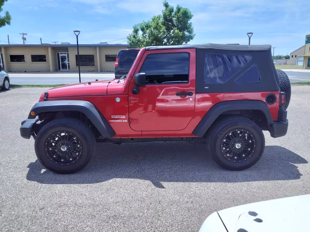 2011 Jeep Wrangler - 1J4AA2D10BL504477 - Image #4