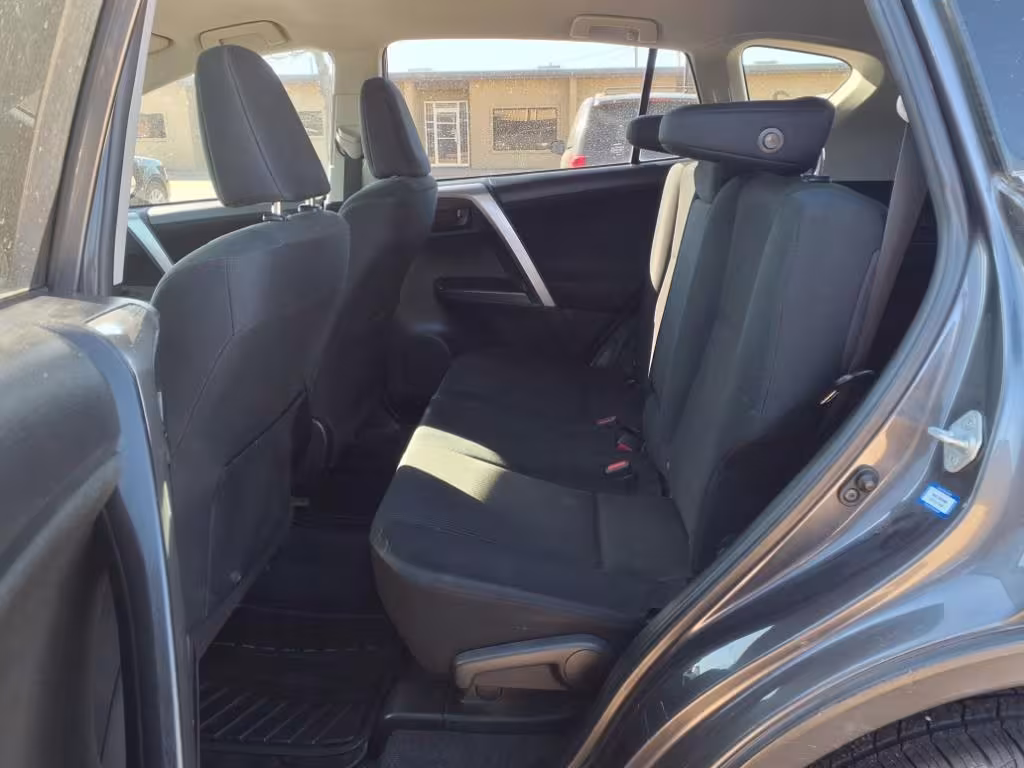 2016 Toyota RAV4 - JTMZFREV4GJ098694 - Image #14