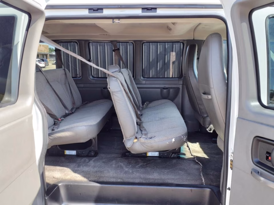 2012 Chevrolet Express LS - Photo 8