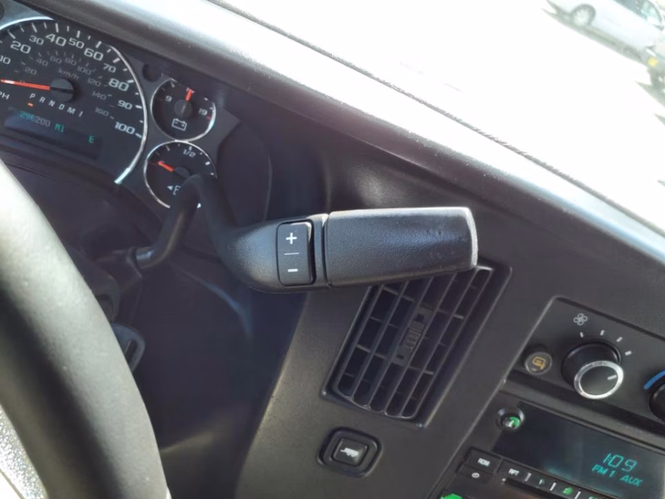2012 Chevrolet Express LS - Photo 12